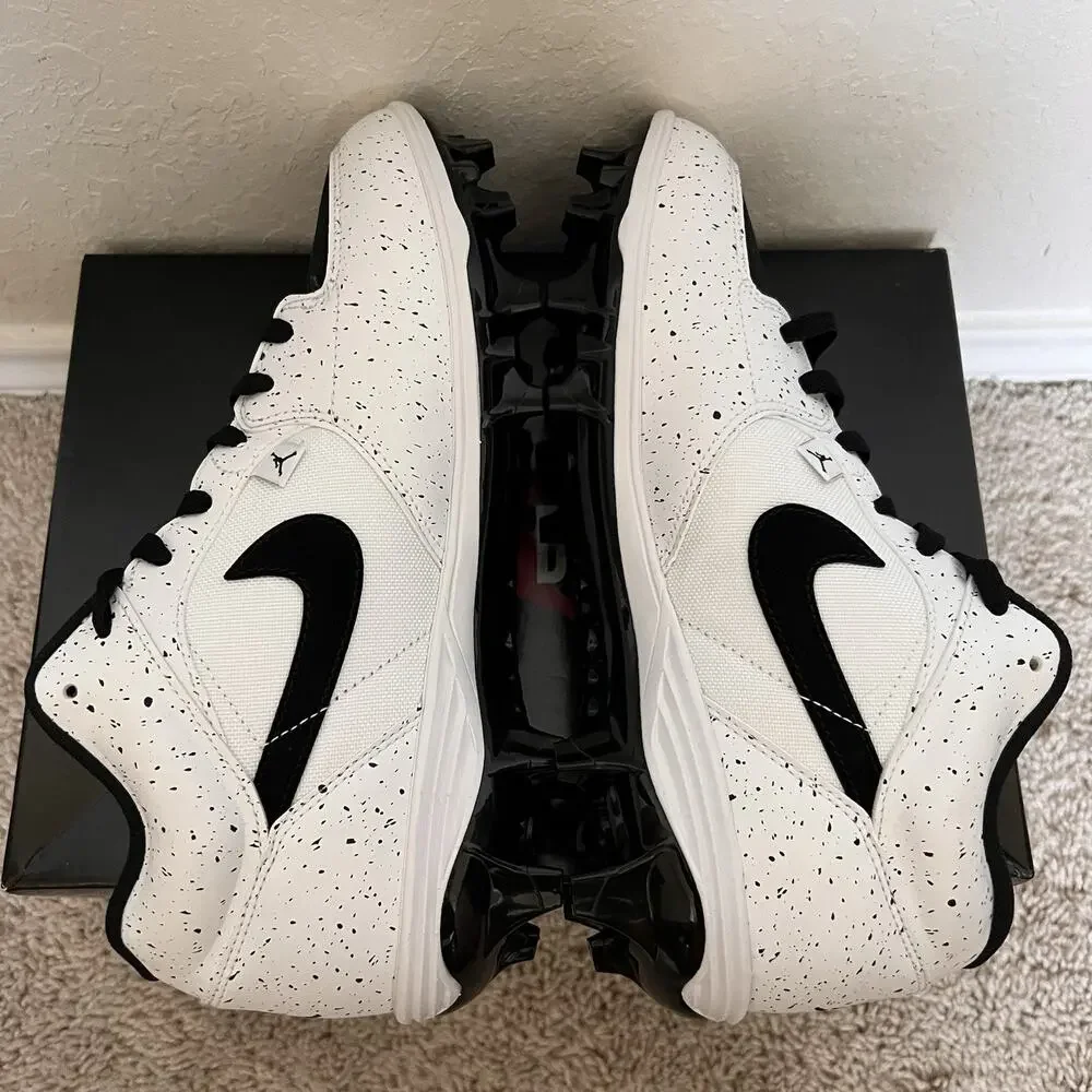 Jordan Stadium 90 Low TD White Black Football Cleats HQ0210-100 Size 10.5 New